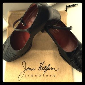 Joan Helpern blk leather Mary Janes w/woven toe